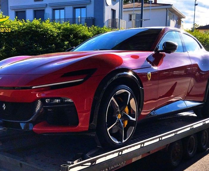 Ferrari Purosangue da 400 mila euro sequestrata al Gaggiolo dalla Gdf di Varese