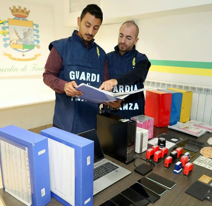 Busto Arsizio: evadono Iva per 50 milioni di euro e fanno la bella vita, marito e moglie arrestati dalle Fiamme Gialle