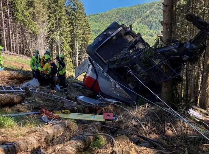 AUDIO Mottarone, la telefonata dell'operatrice del 118 che avverte i carabinieri: «E' precipitata la cabina della funivia»
