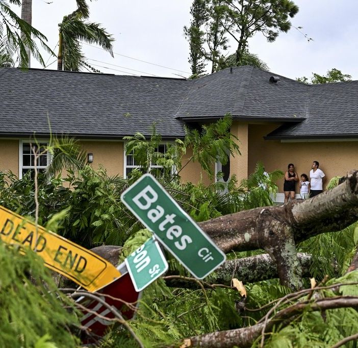 Uragano Milton, devastazione e vittime in Florida. Oltre 2.2 milioni senza luce