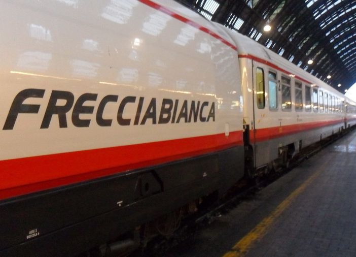 Pavia, 19enne investito da un treno in stazione