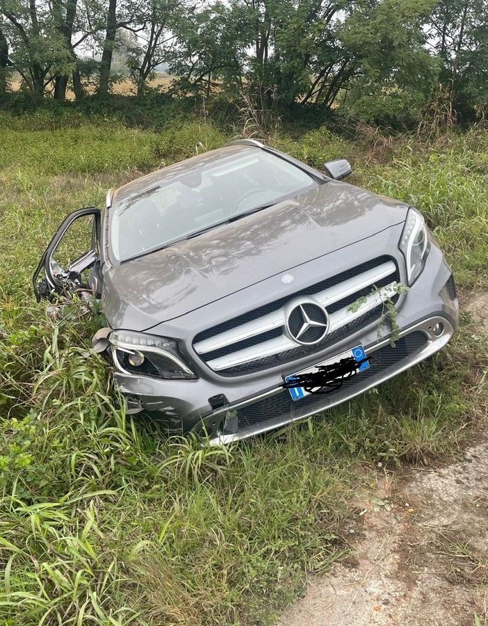 Tromello: esce di strada con l'auto sulla provinciale 183, ferito un 76enne