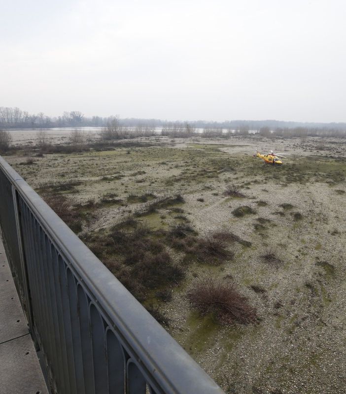 Mezzana Bigli: cade da ponteggio sul ponte della Gerola, grave un operaio