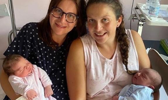 LA STORIA. Francesca e Silvia, sorelle felici: partoriscono a 4 ore di distanza nello stesso ospedale