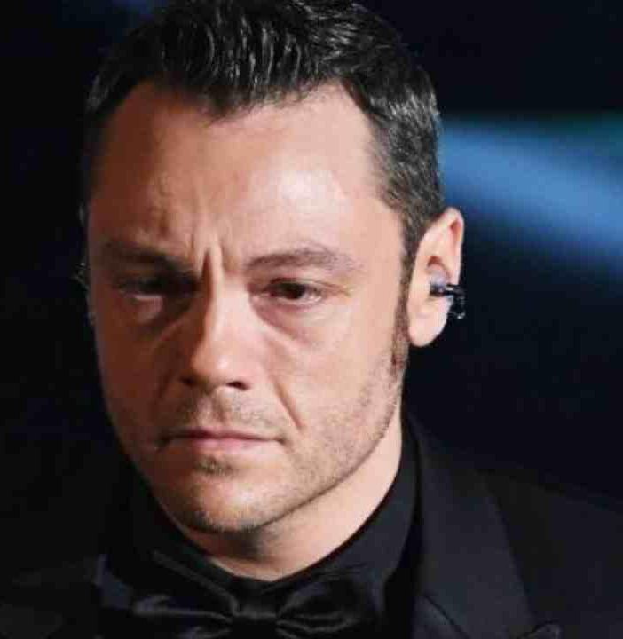 Trecate, l’addio a Ludovica officiato dal Vescovo di Novara. Al termine le note di Tiziano Ferro