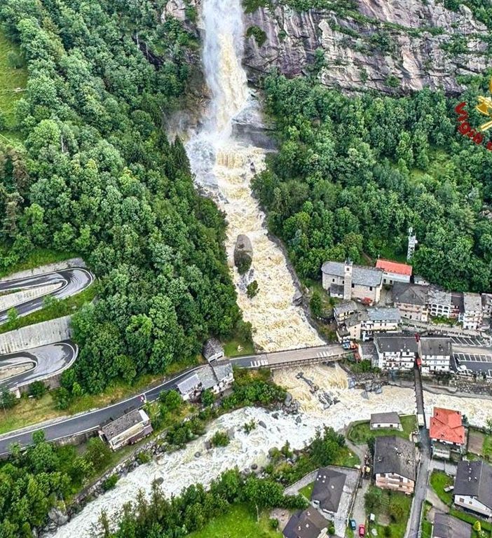 VIDEO. Bambina di tre mesi bloccata nella macchina travolta dalla piena nel Canavese: le immagini dall’elicottero