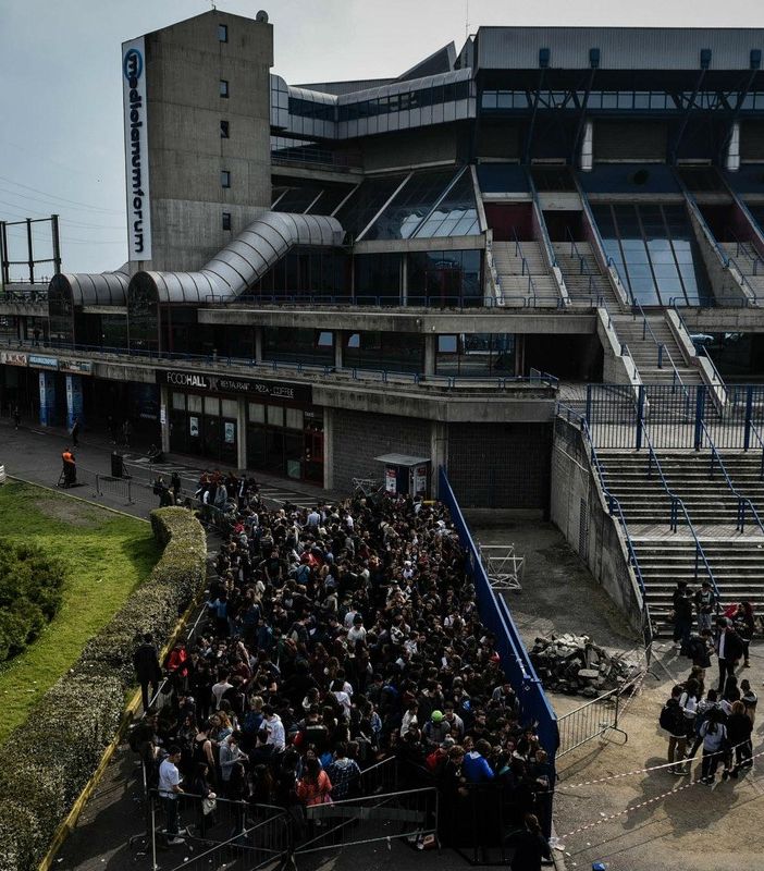 Reazione chimica nei locali piscina, evacuato il Forum di Assago