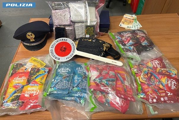Novarese, sigarette elettroniche con resina liquida di marjuana e due chili e mezzo di hashish, arrestato un uomo