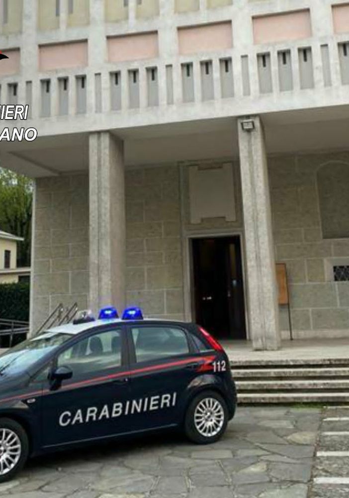 San Donato Milanese: danneggia e scaraventa arredi sacro in chiesa, in manette un 36enne