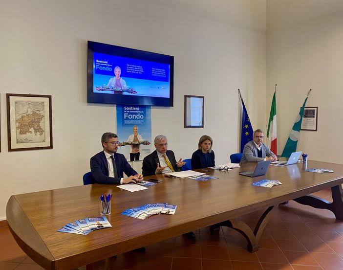 Cervesina: la Procura diffonde le foto dei vestiti per identificare il cadavere di un uomo rinvenuto sull'argine del Po