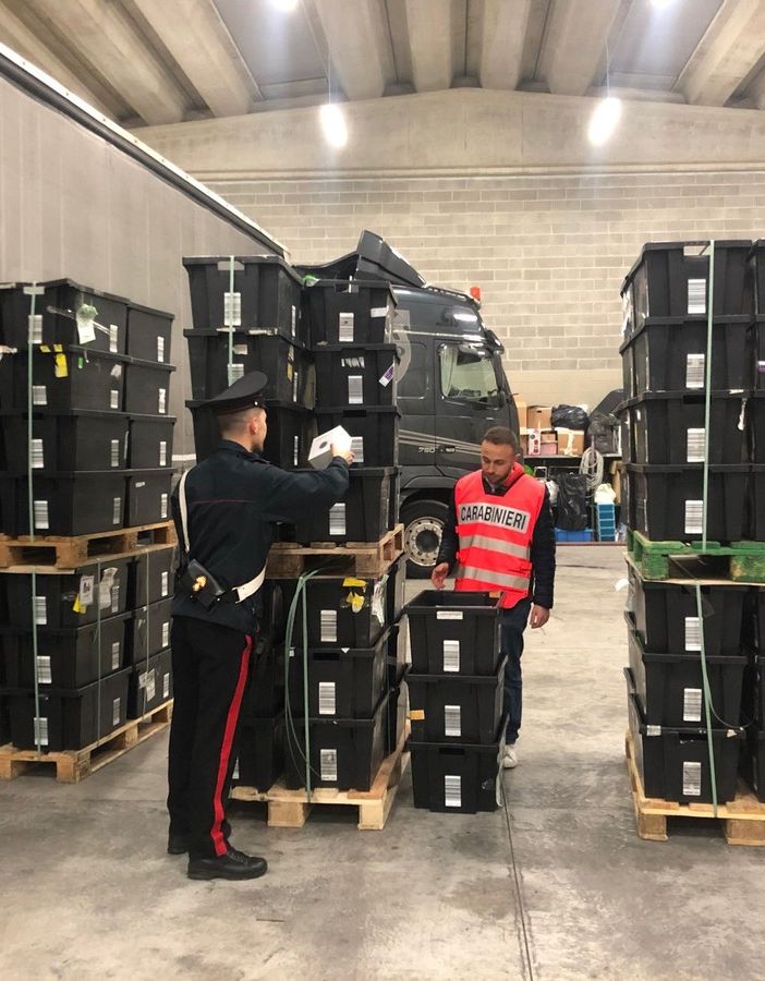 Bereguardo: tentano di rubare merce per oltre 200mila euro da un tir Amazon, in manette 3 persone e 2 denunciate