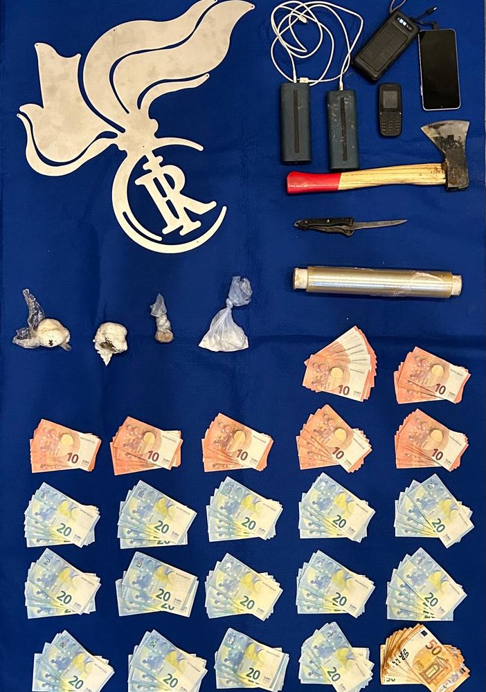 Controlli anti spaccio nelle campagne del Pavese, arrestato un 41enne