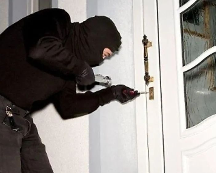 Furti nelle case tra Lombardia e Piemonte: dieci misure cautelari