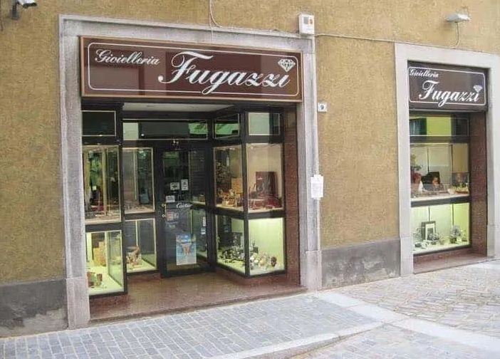Magenta, ultima saracinesca abbassata per la Gioielleria Fugazzi
