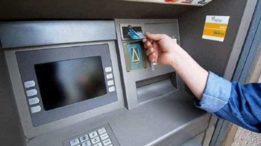 Gropello: ruba carta di credito e preleva denaro al bancomat, denunciata una 48enne