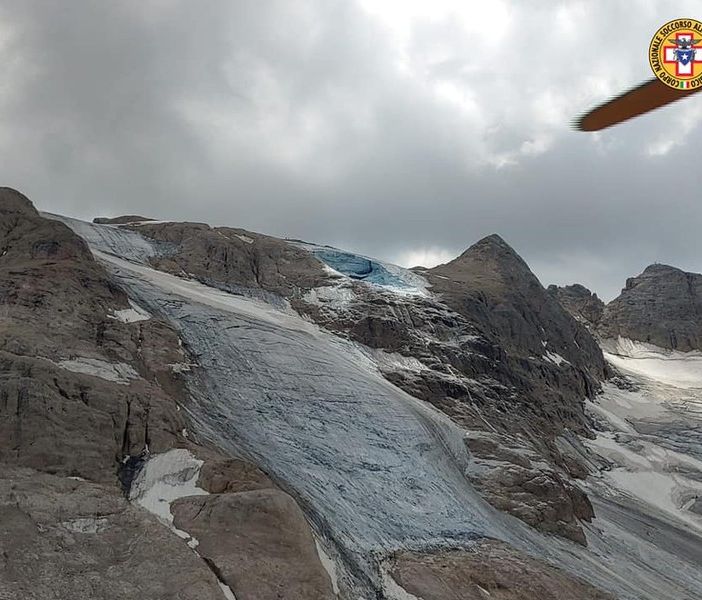 VIDEO. «Dalla Marmolada si sono staccati due campi di calcio colmi di ghiaccio a 300 chilometri all'ora»