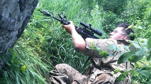 Il padre del foreign fighter varesino ucciso in Ucraina: «Benjamin non era un angelo, voleva solo stare dalla parte giusta»