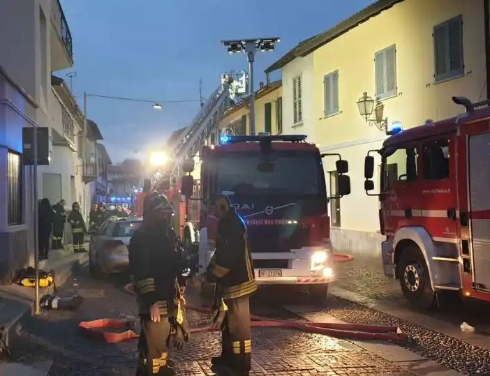 Incendio in via Brera a Corbetta: devastata la storica Gigi Ferramenta