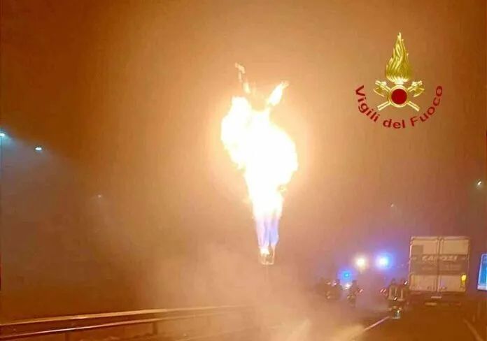 Novara-Vercelli, scontro tra due mezzi pesanti: uno trasportava Gpl
