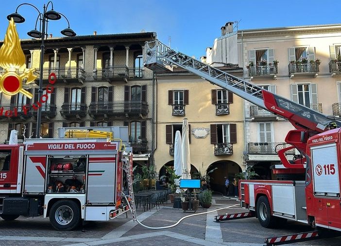Incendio in piazza Duomo a Como: muore un uomo, salvata una donna disabile