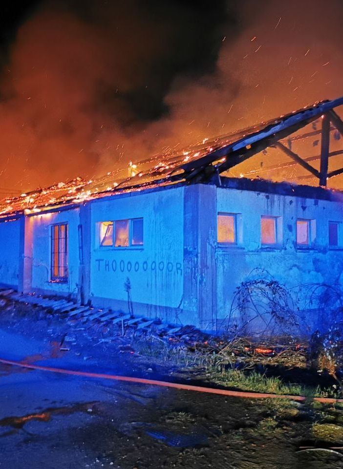 Pavia: incendio all'ex Arsenale, fiamme domate in circa 6 ore
