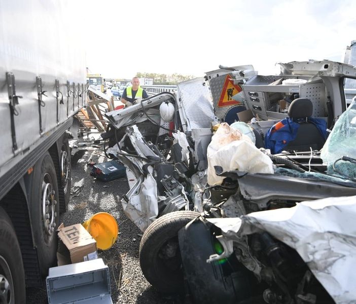 Maxi incidente tra la A26 e la Torino-Piacenza, cinque veicoli coinvolti, traffico in tilt (Foto)