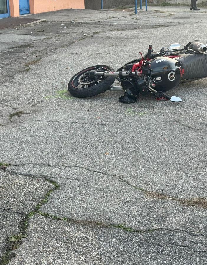 Vigevano: scontro tra moto e suv in corso Novara, ferito un 18enne