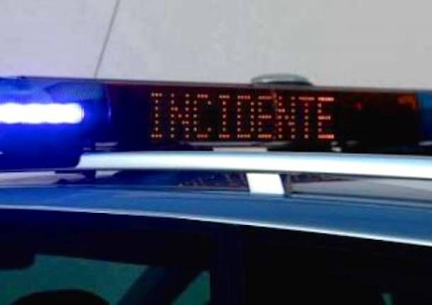 Incidenti in Autolaghi: ambulanza in azione e code in direzione Milano