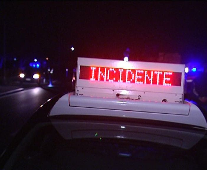 Si ribalta sull'Autolaghi: soccorso un ragazzo, code in entrambe le direzioni