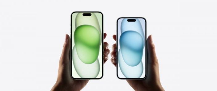 Milano: in coda dalle 7 in piazza Liberty per il nuovo iPhone15