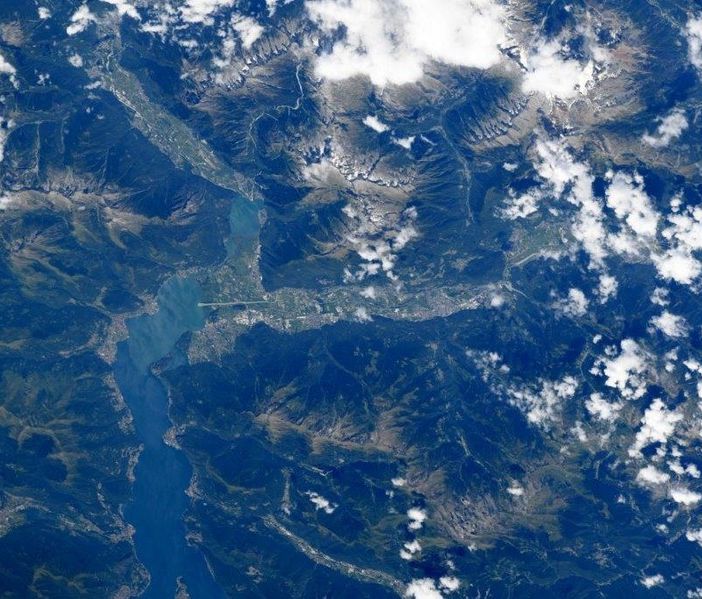 Le immagini postate da Samantha Cristoforetti dalla Stazione spaziale internazionale con il lago di Lugano e quello di Como