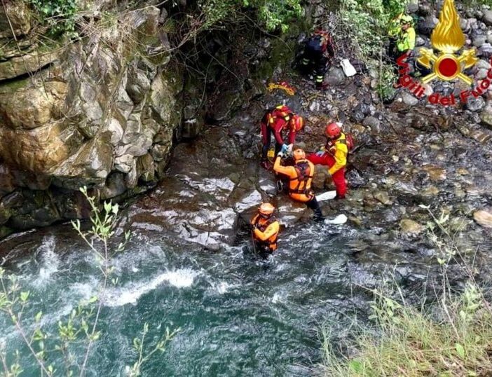 Si tuffa nel Lambro: muore 19enne