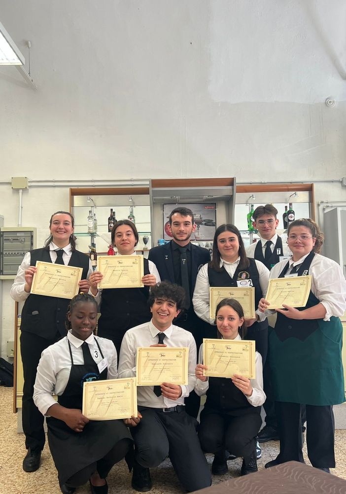 Mortara: &quot;Barman per un giorno&quot;, la masterclass di Latte Art al Pollini