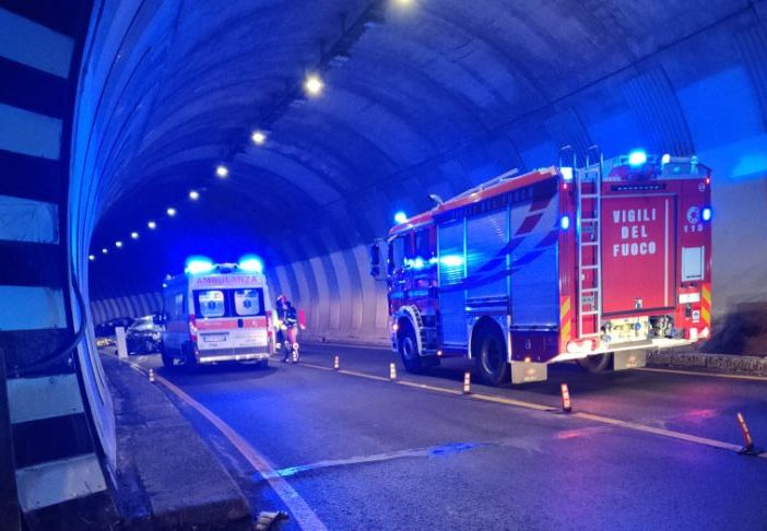 Frontale nel Lecchese, muore 26enne di Segrate