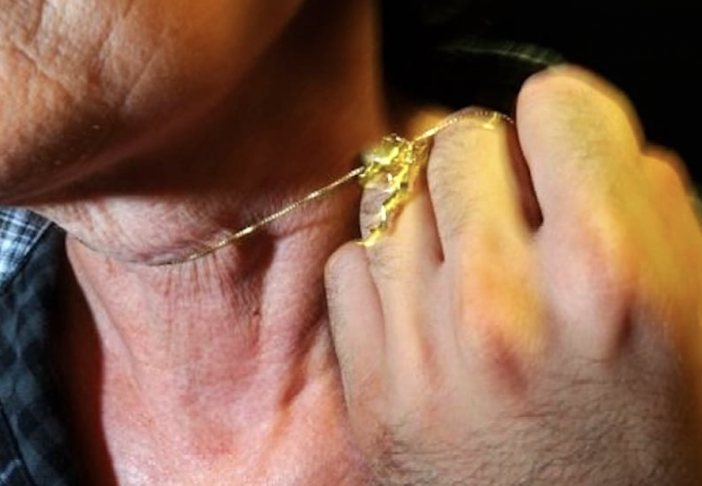 Pavia: ambulante denunciato, 84enne derubata da giovane sotto casa