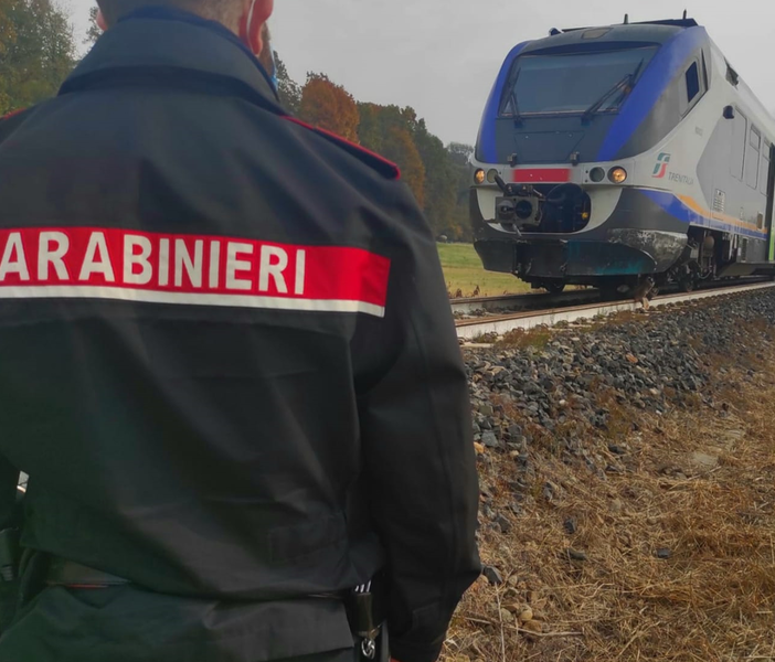 Ancora una rapina sul treno Milano-Mortara, scippato il cellulare a una badante