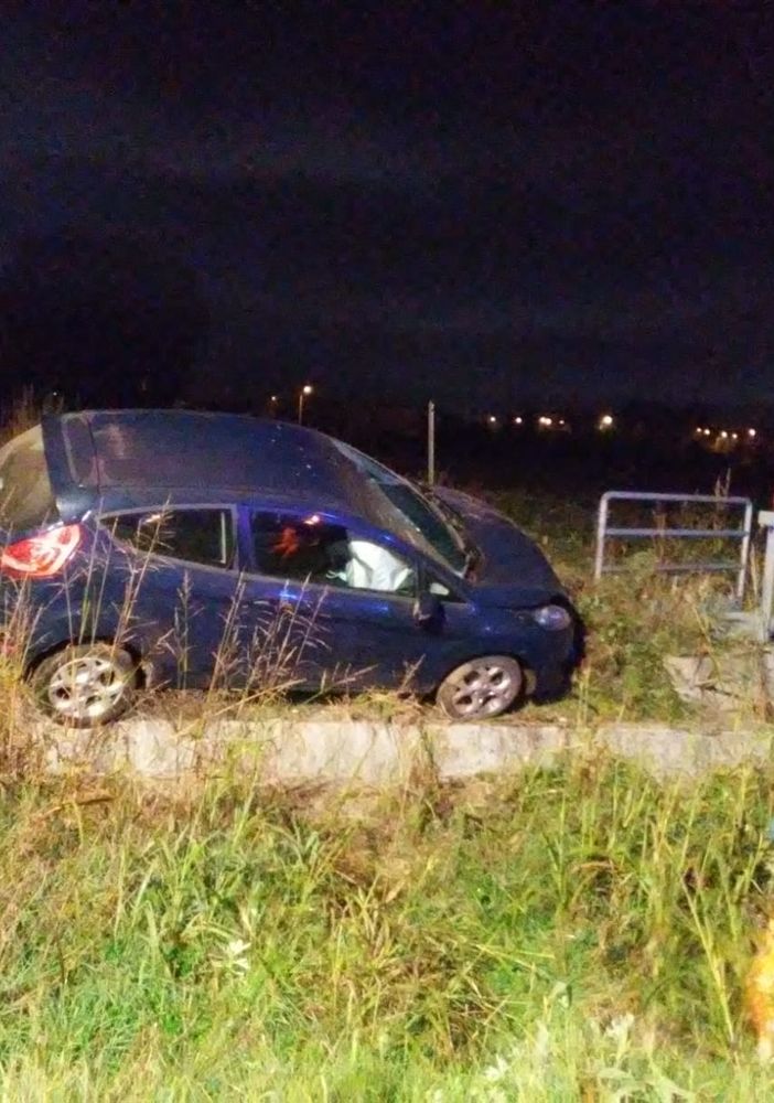 Magenta: auto finisce nel campo, ferito un ragazzo di 20 anni