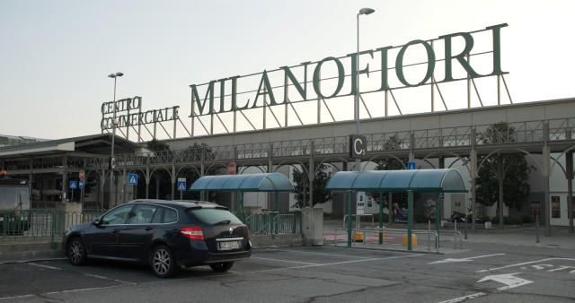 Riaperto il Carrefour di Assago, convalidato arresto dell’aggressore