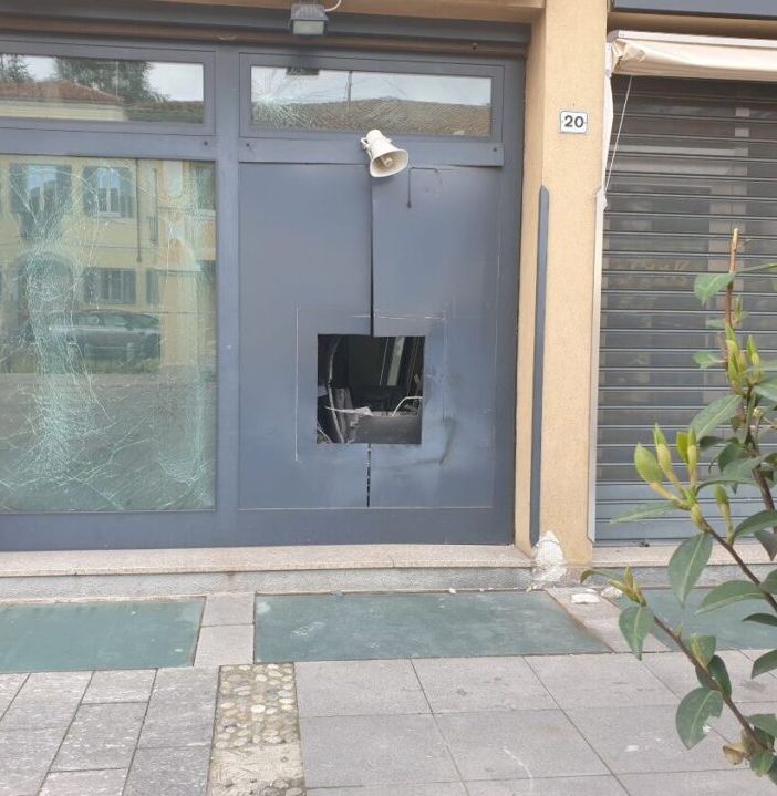 Magenta: bancomat MPS esploso e non asportato, ma i malviventi sono fuggiti con il contenuto