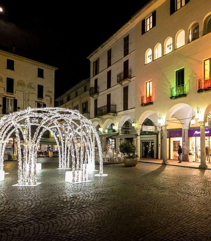 Novara: primo sabato con mascherine obbligatorie in centro