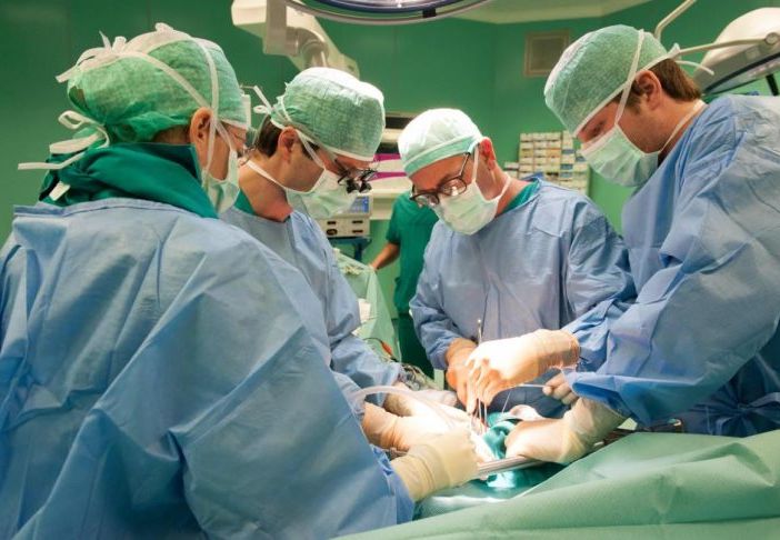 Milano Niguarda, figli donano fegato prima al padre poi alla madre