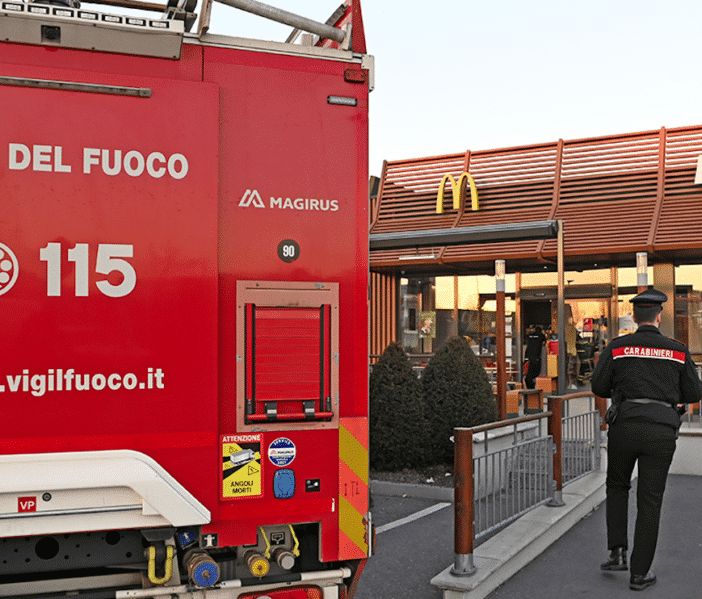 Spray al peperoncino dentro un McDonald a Cinisello: ventidue evacuati