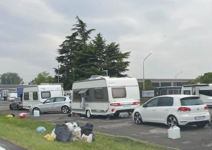 Albairate: carovane di nomadi tra la Faustina e la stazione, interviene la Polizia locale