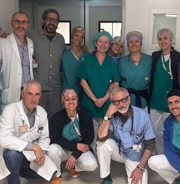 Il giorno più bello del rocker Omar Pedrini: ricoverato, curato e dimesso dall’ospedale Fornaroli di Magenta