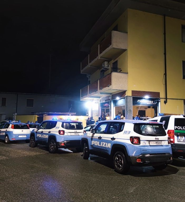 Movida a Novara, intensificati i controlli: decine di persone fermate dalla polizia