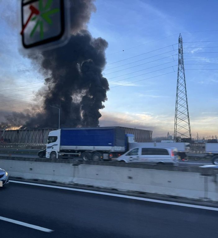 Foto in autostrada per cortesia di Dado Pagani. Sotto le immagini diffuse dal Comune