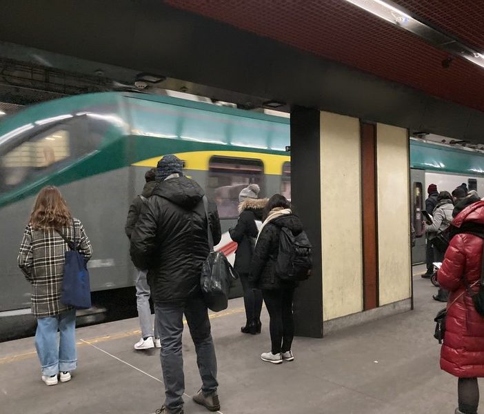 Disagi e carenze del trasporto pubblico. I pendolari lombardi chiedono le dimissioni dell'assessore Terzi