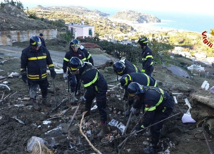 Frana a Ischia, recuperati i corpi di una bimba e di un'anziana. Si cercano gli altri dispersi