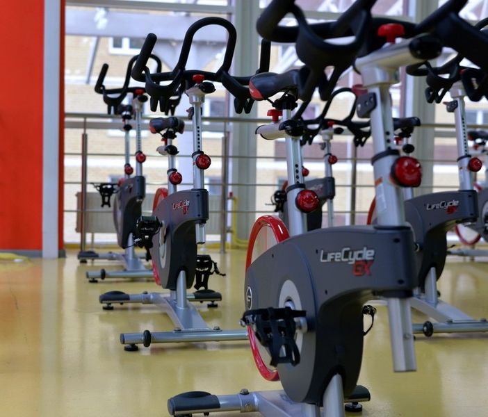 Nuovo Dpcm: Speranza ipotizza l'ok agli spostamenti di due persone, i divieti di asporto dai bar dopo le 18 e la chiusura di palestre e piscine