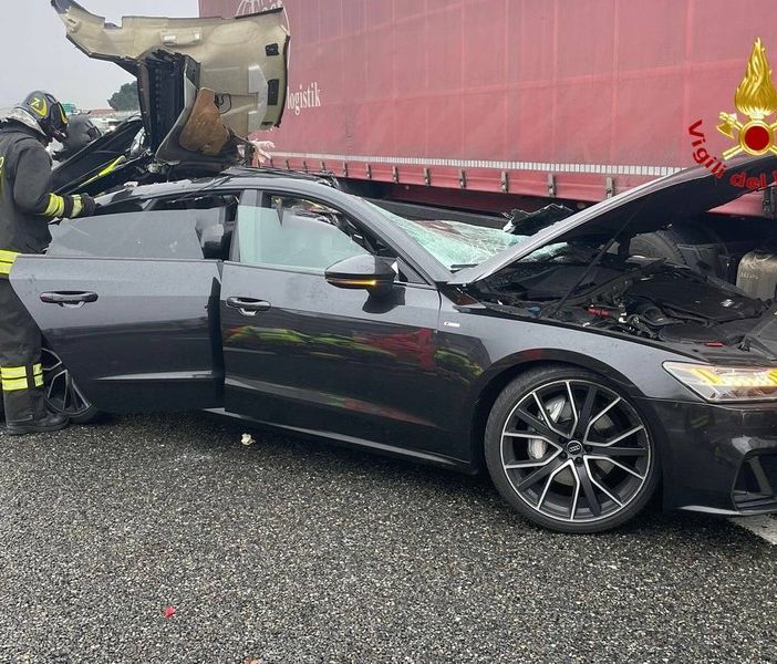 E' morto l'uomo scontratosi con un camion sull'autostrada a Origgio